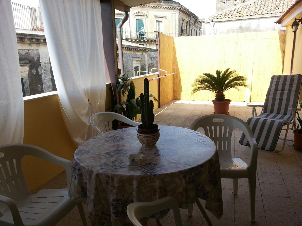 La Via Del Mare - Acireale Centro Storico Διαμέρισμα Δωμάτιο φωτογραφία